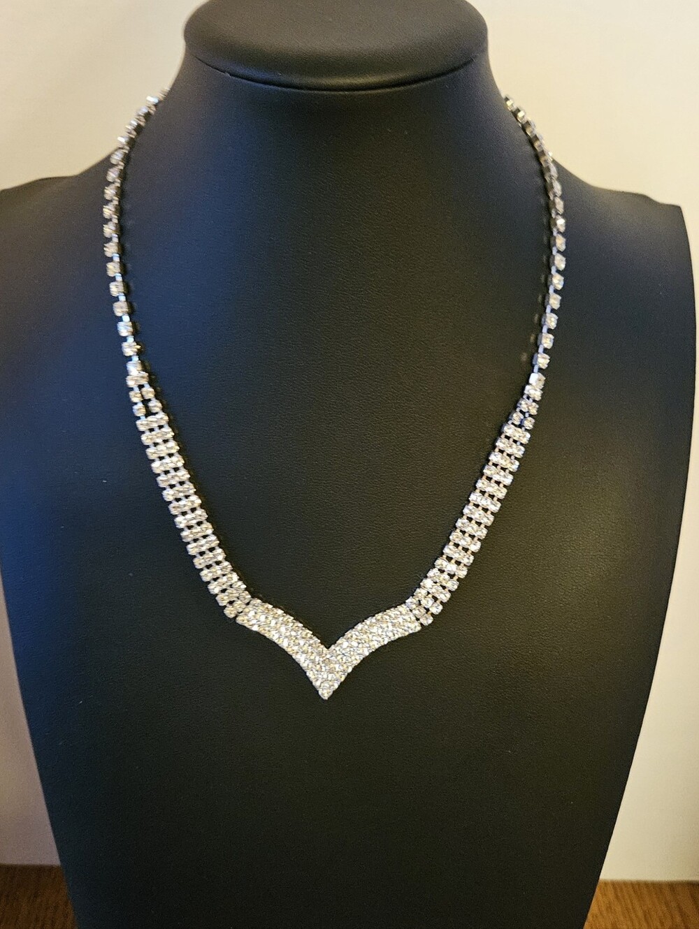 V Shaped Sparklingly Rhinestone Necklace Silver Tone Formal Elegant